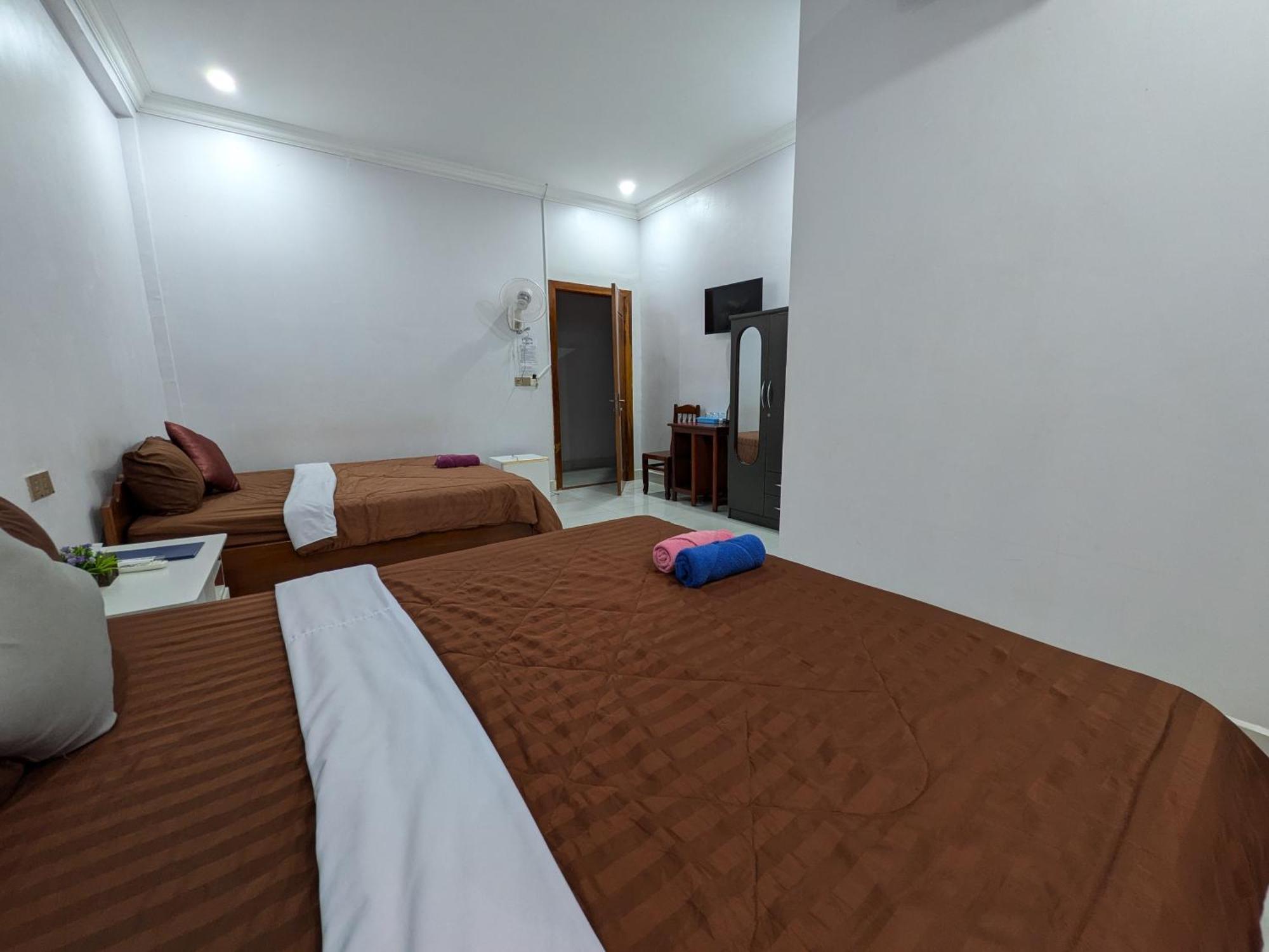 Orchid 101 Hotel Kampot Buitenkant foto